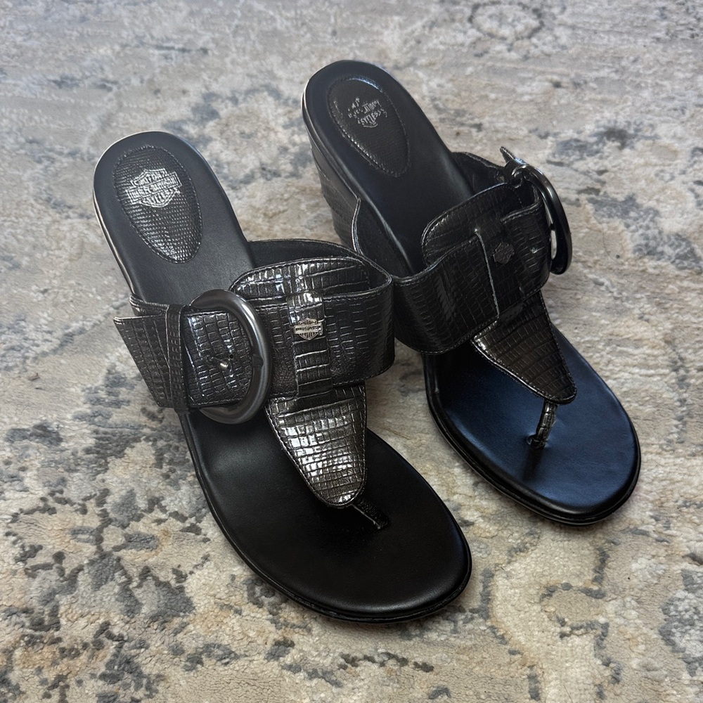 Harley-Davidson Black Wedge Sandal Thong with Buckle - Picture 2 of 6